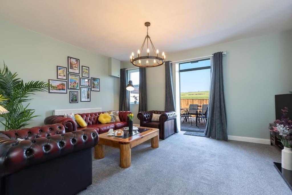 Auckland View - A Comfy & Spacious 4Bed With Views Coundon ภายนอก รูปภาพ